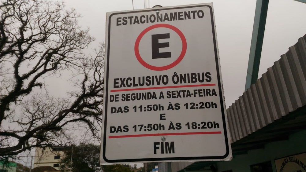 Ir para  <p><big>Foram colocadas no in&iacute;cio do m&ecirc;s de junho, ao lado da Igreja Matriz, duas placas de sinaliza&ccedil;&atilde;o de tr&acirc;nsito, que indicam estacionamento exclusivo para &ocirc;nibus. Esta...